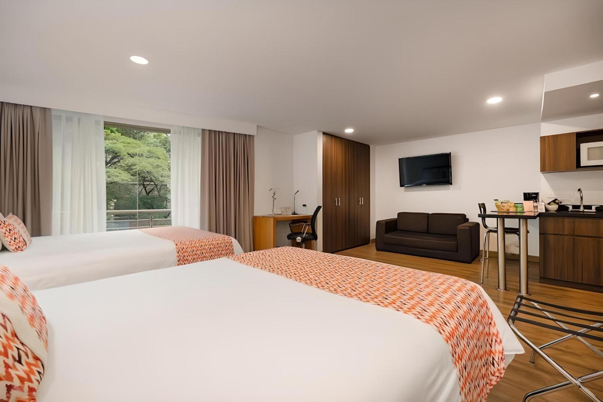 Hotel Leblón 4*